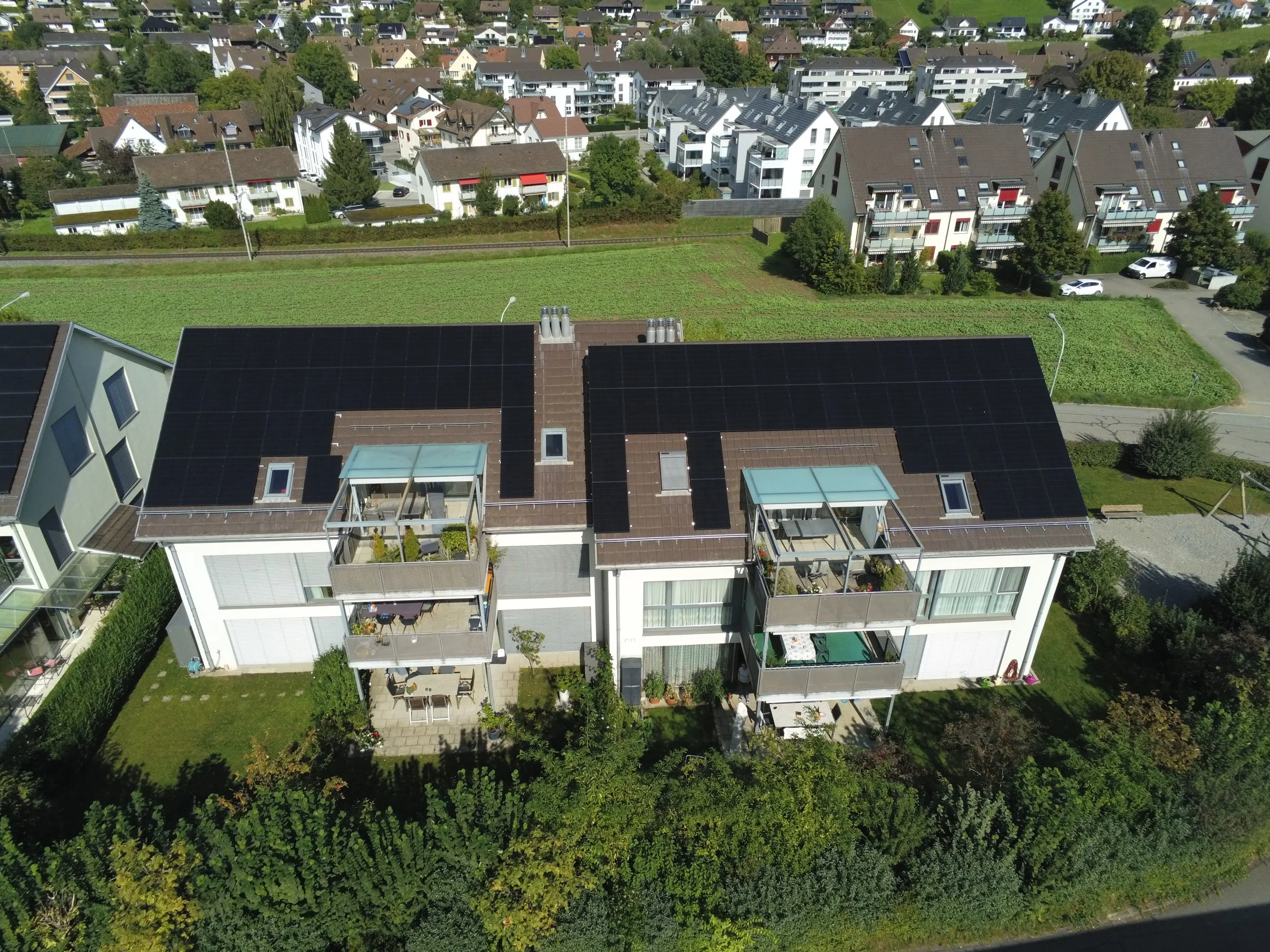 Photovoltaik-Anlage auf einem Schweizer Dach